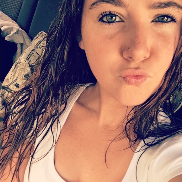 Meet your Posher, Sierra - Picture 2 of 12